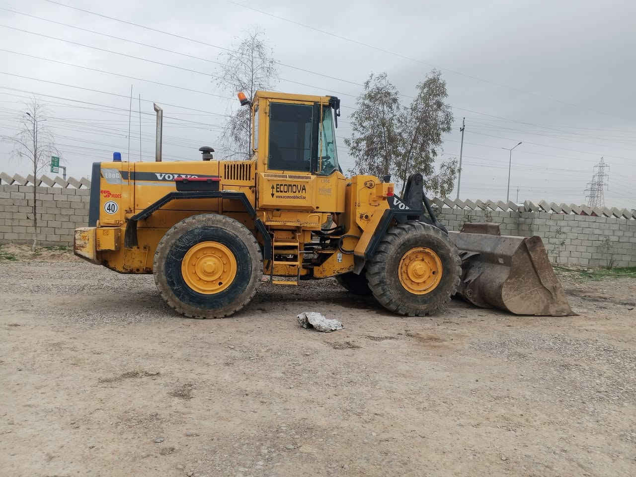 سلام عليكم شفل فالفو حجم 90 موديل 97 رقم صلاح الدين شفل نضيف اتصل على رقم الهاتف ***********
