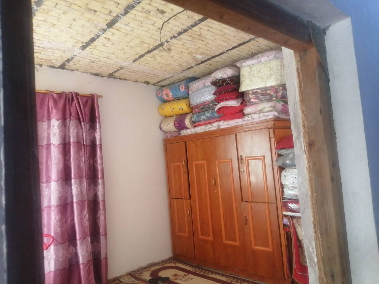 بيت للبيع 100 متر بالصخيين مقابيل الطاقه
غرفه وصاله ومطبخ ودوانيه حمامات خارجيه
الاستفسار الاتصال ***********
