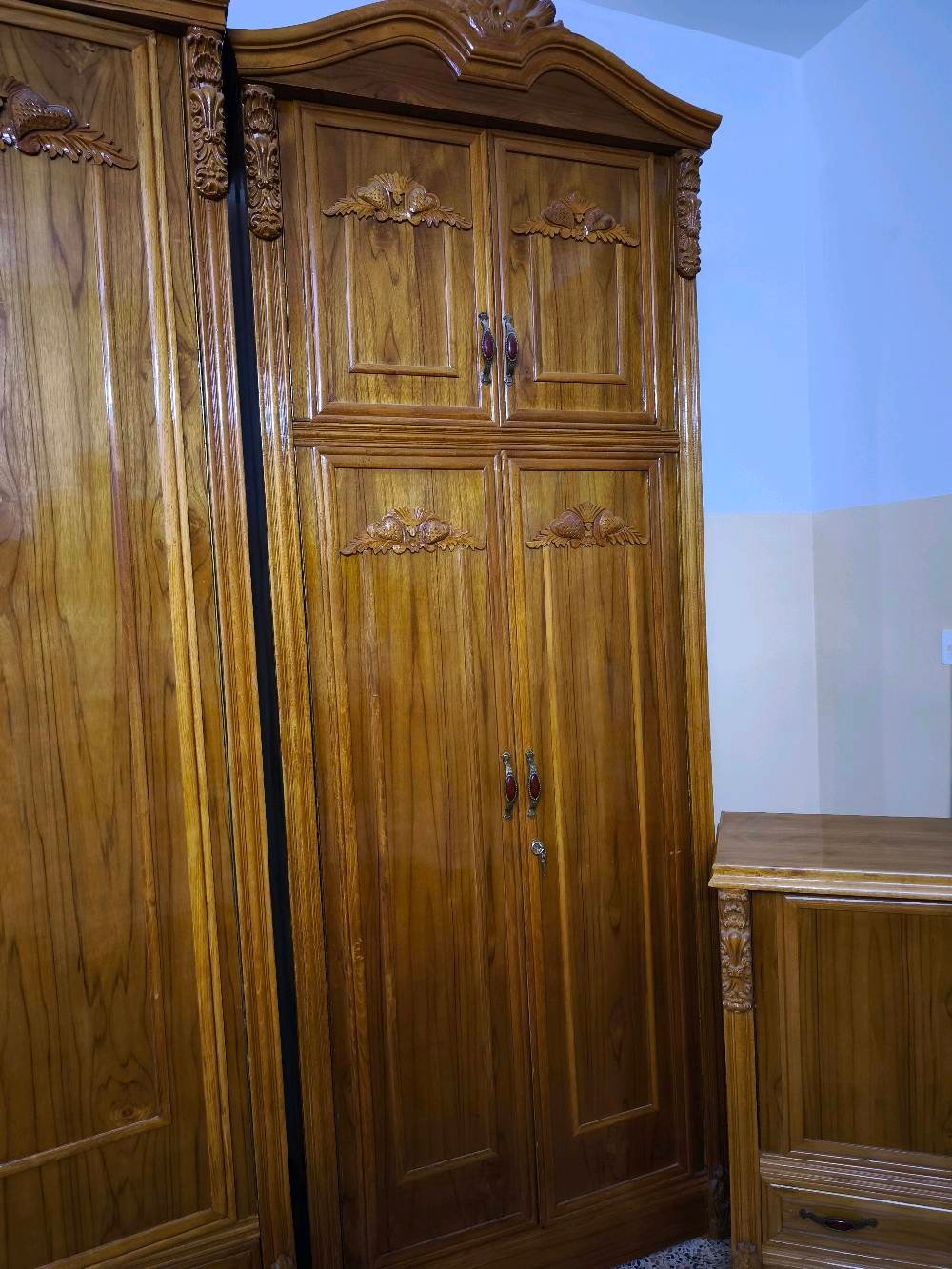 السلام عليكم غرفه صاج اخشاب عراقي 
جديده لوك السعر 2مليون وبيها مجال للطيبين
الرقم  صلاح الدين تكريت الشهامه 