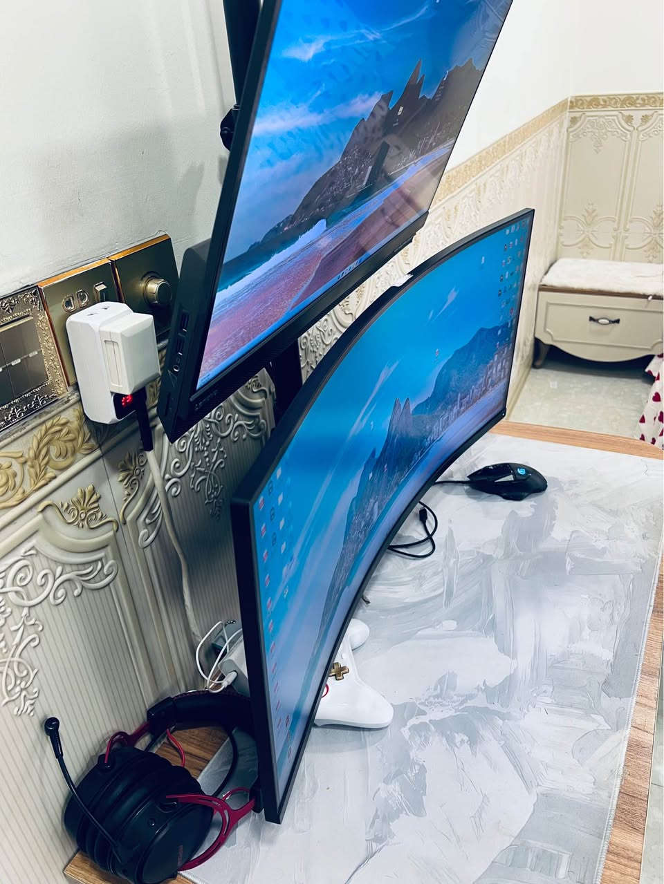 شاشة شاومي الترا وايد حجم 32
بنل VA 
144hz 

الشاشة مكفولة من الديد بكسل لكن بيها اثر اضائة بالطرف اليسار ميبين نهائيا فقط اذا اللون ابيض ناصع كلش 
حاولت قدر الامكان ابينها بالكامرة 
شاشة تخبل ميحتاج اسولف عليها شي ما قاصرة ابدا 
مثالية لكل الاستعمالات 
مكاني بالنجف الافضل تجي وتشوف الشاشة تقتنع وتاخذها وبالخير عليك 

***********

السعر 190 الف النجف, العراق
