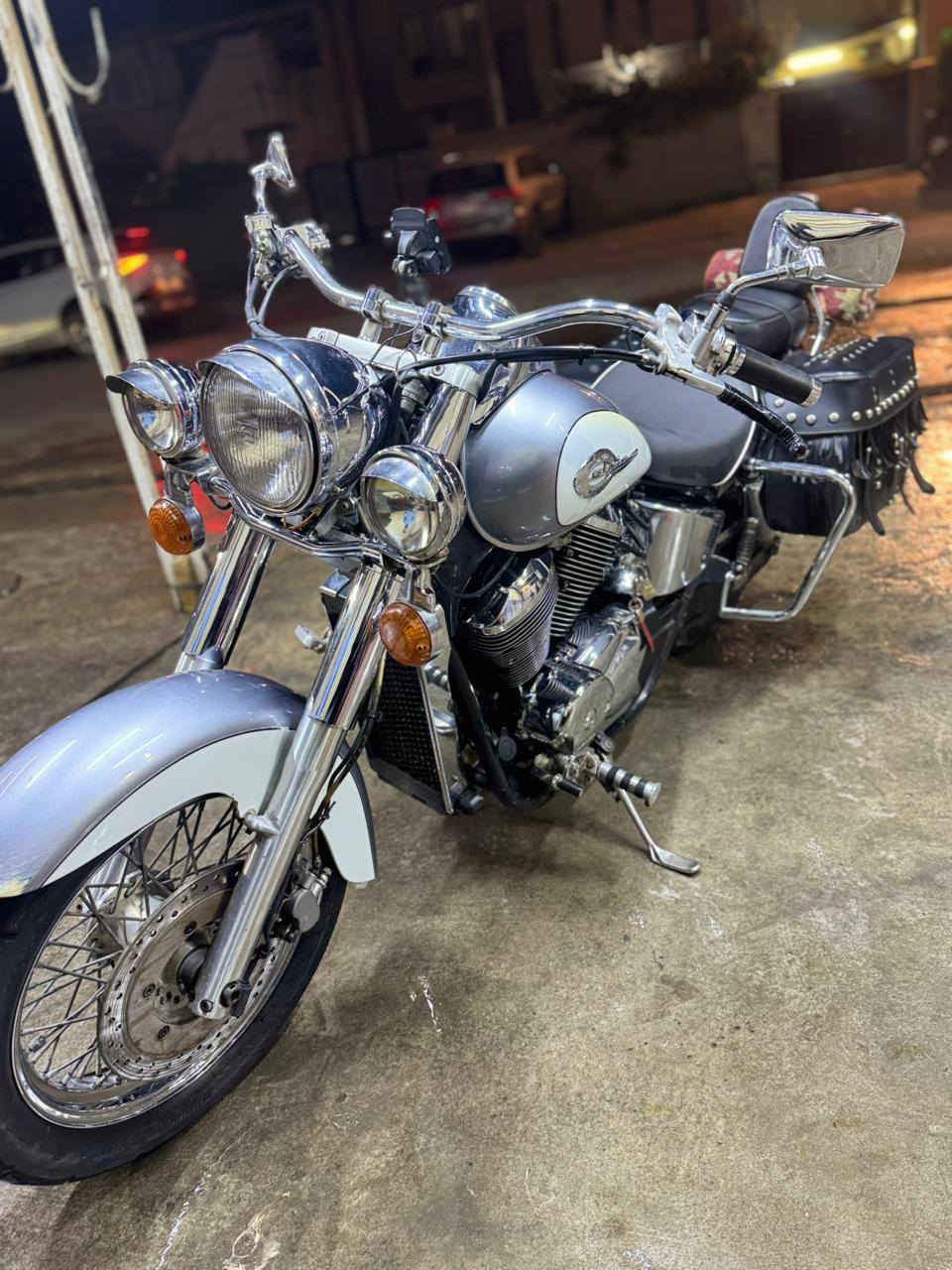 السلام عليكم ورحمة الله اخوان دراجه شادو 400cc بدون رقم الدراجه نضيفه حيل  مثل موضحه بالصوره للبيع سعرها خاص رقمي *********** مكاني بغداد الدورة
