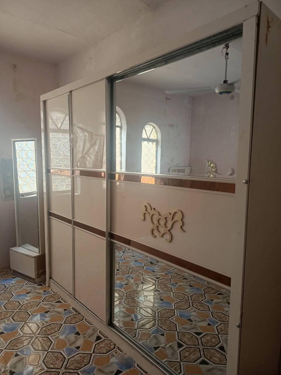 غرفة اخشاب نوع تركي نضيفه اللبيع 550  وبيه مجال الاستفسار ***********
***********
