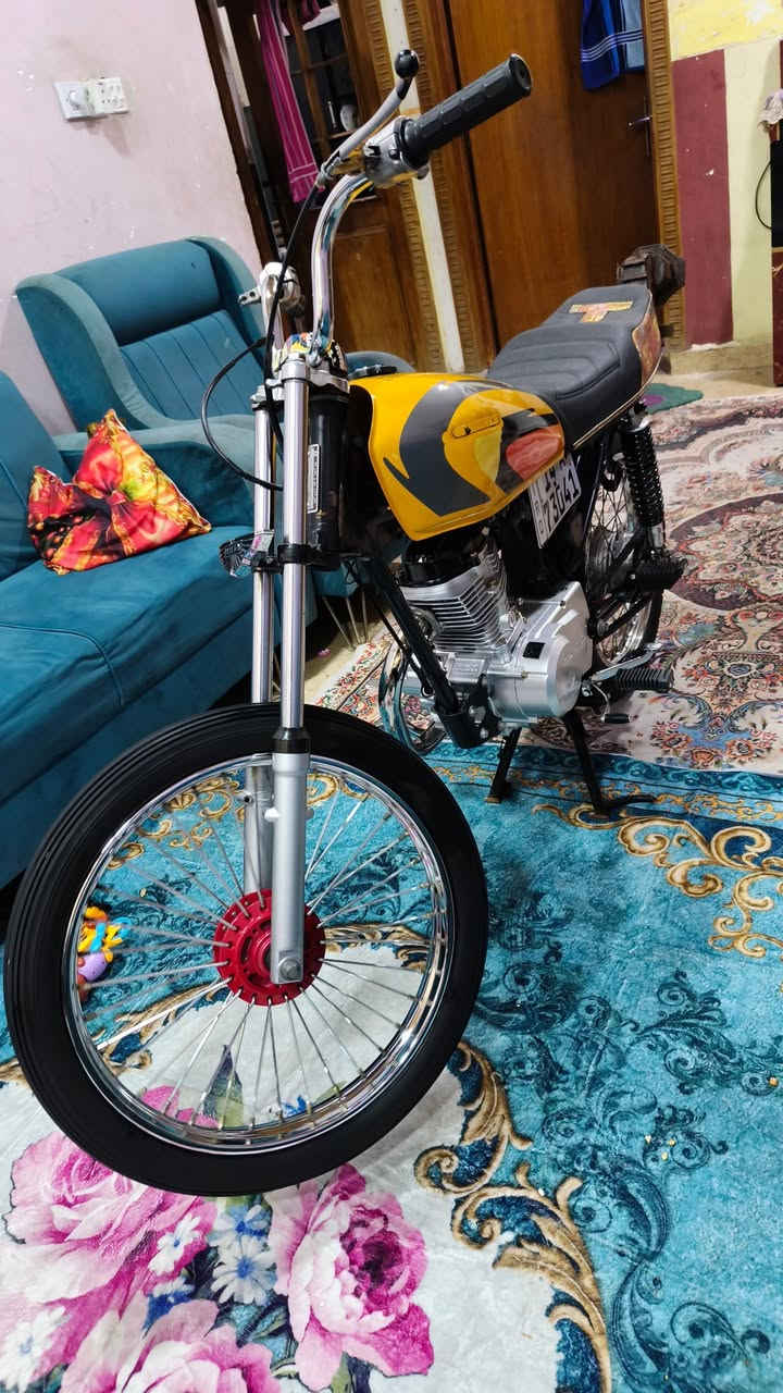 السلام عليكم رقم وسنويه لالبيع بسمي مديل 22 بلاد مكينه سيجي نامه ام الحربه شاصي مكفول لاعواج ولا لحيم ولافطر مكينه ثاني تبدليه دهن. اقل من شهر من مشدوده اخوان تفاصيل كدامكم لحد يدخل ويكلي شبيها سعرها بمليون و 700 وبيها مجال قليل مكاني البصرة القبله تواصل. ***********
