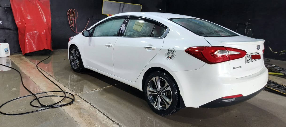 السلام عليكم 
كيا سيراتو 2014 خليجي محرك 16 دوش كير ومكينه مامفتوح رقم دهوك (بااسمي) هزه ورقم وسنويه جديد 
ماشي 239 الف
قطعيتين تبريد ثلج
3 كير شفتات
مري شفط
تنته اسلايد
حساسات امامي خلفي
مانع انزلاق
5 ويل كب
سياره فول عدا البصمه
*********** 
‏‪***********‬‏
مكاني دوميز دهوك 
الضرر فقط ملاحضات مرفوق مع الصور
