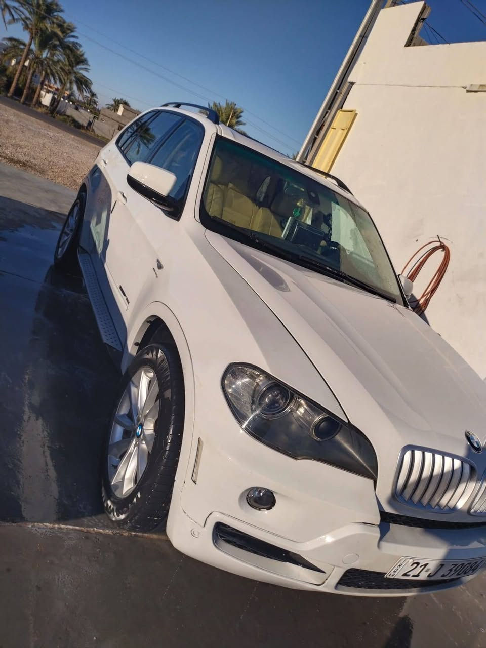 السلام عليكم ورحمة الله وبركاته 
بي ام دبليو BMW X5موديل 2009   رقم شمالي 
سياره نظيفه كدام العين
 محرك وگير جدد 
باتري جديد
كشنات كهرباء
تايرات نظيفه 
الشراي يتصل
 ***********
مكان السياره خالديه

