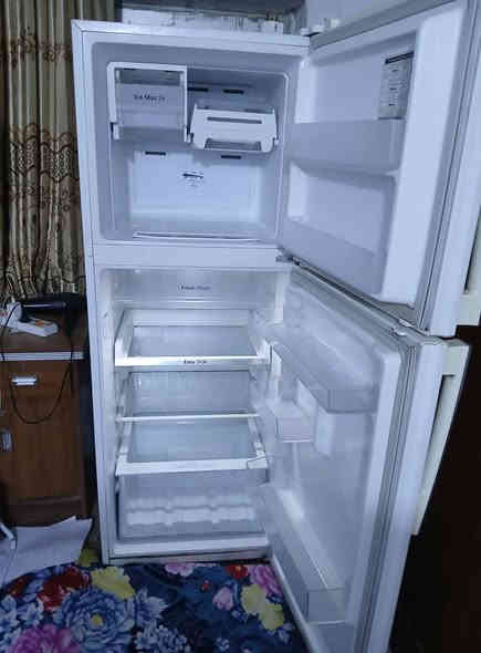 ثلاجة سامسونج حجم ١٥ قدم سعر ٢٥٠ الف موبايل ***********
