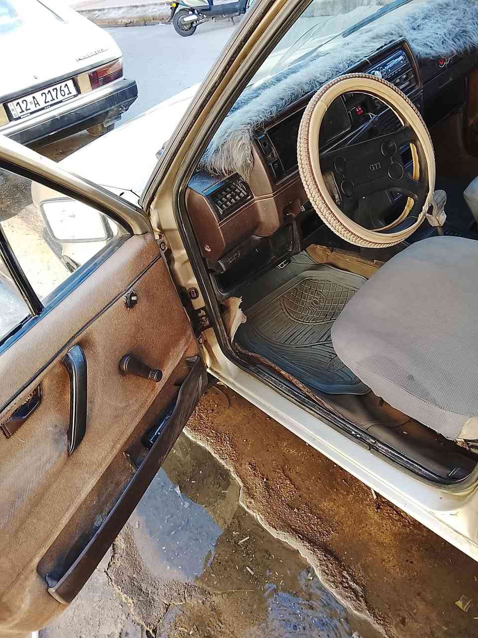 السلام عليكم جيتا للبيع موديل 87 رقم ألماني سنويه خضره شرط التحويل من الشرعي محرك بي صرف بس صوت ناعم كير اتوماتيك كابون بيها سياره كدام العين ينردلها مصرف قليل
سعرها 22 وبيها مجال للطيبين خاص مفتوح 

رقم *********** بي واتساب
