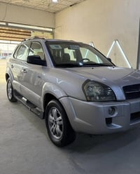 توسان 2007 نضيفه جدا محرك 2000 دوش  لا صرف ولاتبيخر    شاشه تبريد ثلج ...