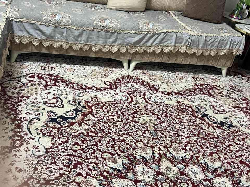 سلام عليكم خوان 
عندي غراض بيت تخم ديوان 13 نفر نضيف ومابي شي قفل 225  وميز مال مطبخ يفيد كلشي ونضيف نهايته 70  قفل الي يريده يتصل *********** مكاني كربلاء
