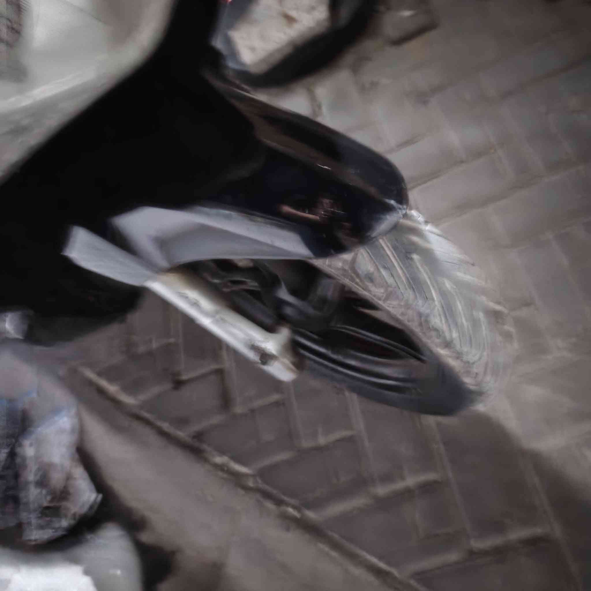 سلام عليكم دراجه pcx جيل أول ياباني مكينه 125 الدراجه خير من الله بيه تدفئه بليدات الستيرن رياضي الدراجه نقصه فقط لايت أمامي وجامه مال لايت مكسورة سعر الدراجه 1900 وبين مجال حك الجيه العنوان بغداد مدينه الصدر الرقم 
***********
