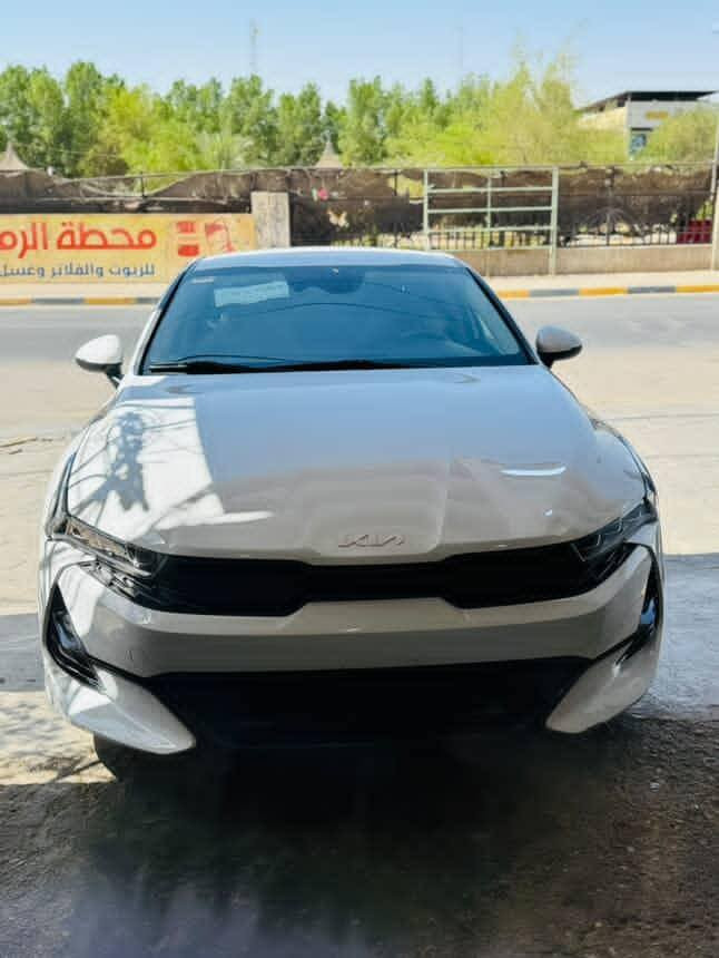 سلام عليكم k5مديل2021اصل معلايه بل سنويه 2023 لسياره بغداد بسمي السياره بيه قطعتين لسعر 170$الرقم ***********8
