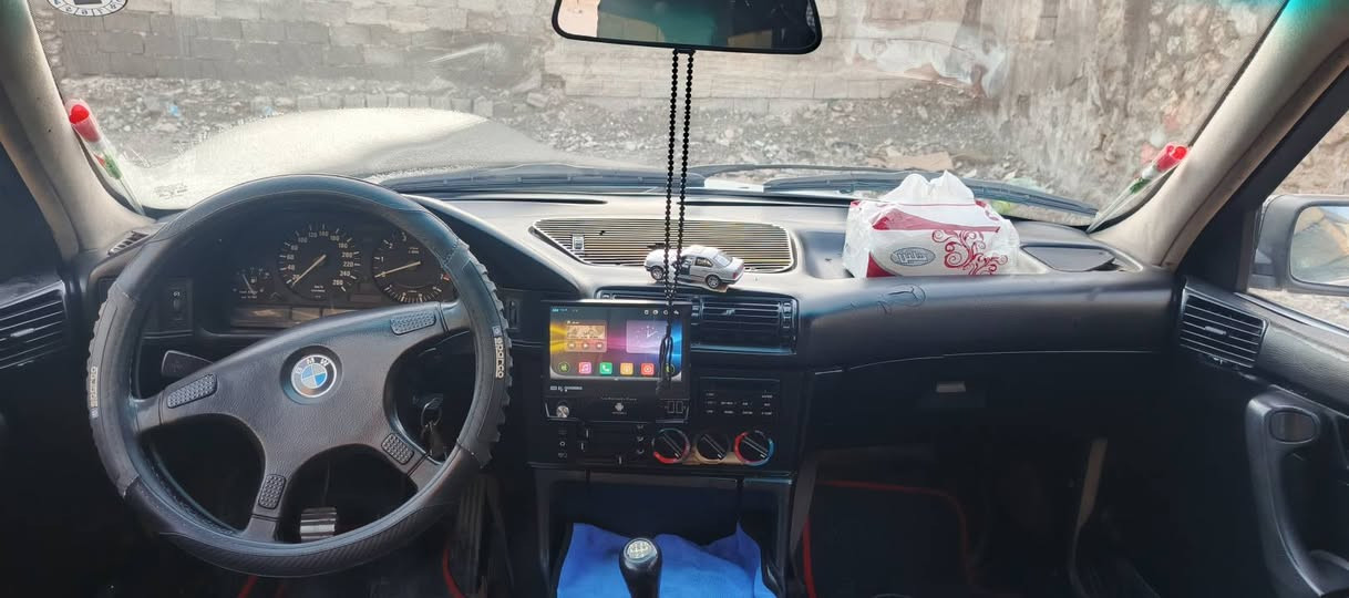 سلام عليكم 
للبيع موديل 91/حجم 525 صبغ عام حداده جديد لا صرف لا بخار دواخل حلوه كير عادي تبريد تدفئه كله شغال ترايك وين ماتحب شرط تحويل سنويه حد 30 كابون بانزين بيها خير من الله ماشاء الله اي نقص مابيها الاستفسار *********** كركوك, العراق
