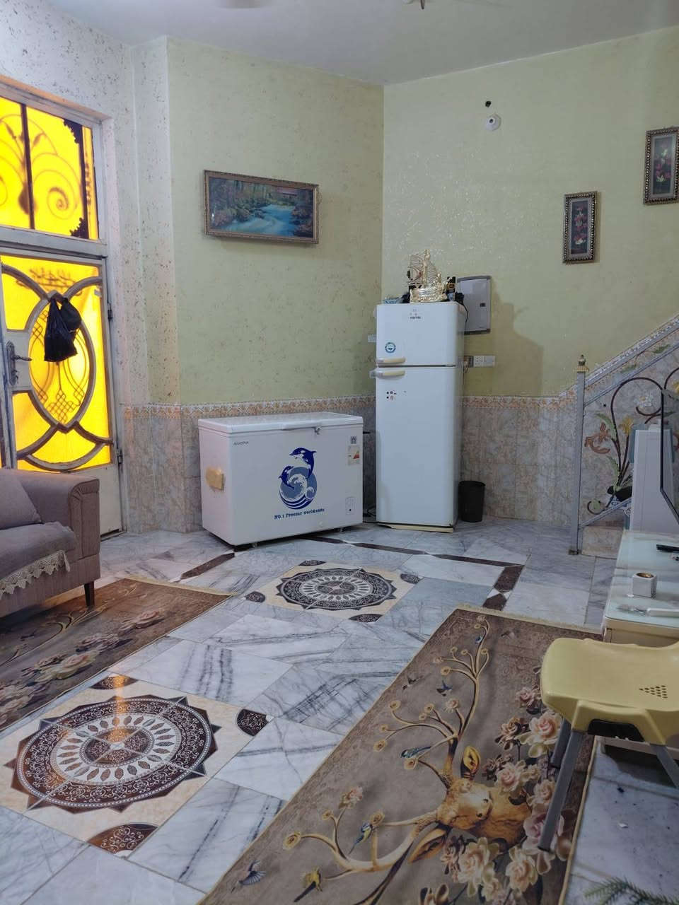 بيت في حي اور للبيع مساحة 125 خلفي قرب الكلية المفتوحة خلف مجمع الروان قريب جداً من شارع السايدين مال الموحية ..
✨✨✨✨✨✨✨
طابقين يحتوي على 
طابق الاول غرفة وصالة واستقبال ومطبخ وصحيات داخلية وايضا صحيات خارجية 
 
الطابق الثاني غرفة + صالة 
✨✨✨✨✨✨✨✨
لتواصل ***********
✨✨✨✨✨✨✨✨
السعر 150 وبي مجال
