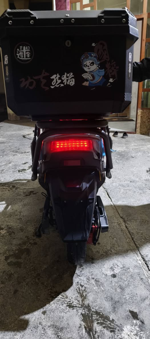 سلام عليكم ماطور شحن للبيع الماطور جديد شخط مابي شركة (( KING ارقة شركة موديل ((2025)) مستخدم (( 3اشهر  فقط)) بصمة وسويج مانع انزلاق جهاز إنذار قفل ستيرن الماطور نضيف بطاريات تجي دبل 6 بطاريات 32 امبير لايت زنون عالي ناصي الماطور مدرع بل كامل شاحنة أصلية شاشة دجيتل نضام البك R يعني يرجع ليورة الماطور زيرو بعدة كارتون البطاريات 
على الفحص السعر 650  قفل المكان الأنبار الرمادي الرقم ***********
