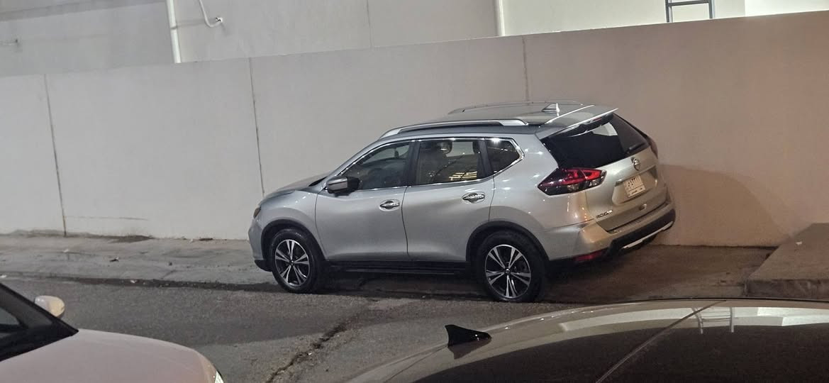 نيسان روج ٢٠٢٠ للبيع بغداد sv plus فول مواصفات عدا البانوراما مشروع وطني تحويل ثاني يوم ماشية ٨٨ الف كيلو 
المواصفات ٤ كاميرات ٤ رادارات توقف ذاتي جميع الجهات ،قيادة ذاتية وستيرن ايضا،اوتو هولد هند بريك دكمة كشنات جلد وكشن سايق كهرباء وتخزين،ستيرن تدفئة وكشنات تدفئة،كاملة مكملة ٣ قطع صبغ مناك ،تايرات جديدة ، زيت محرك وكير جديد وبعد هواي بيها مواصفات 
السعر ١٦٨$ وبيها مجال للشراي هاتف ***********
