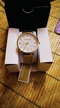 ساعة مايكل كورس • قطر ٣٨ • ذهبي مختم