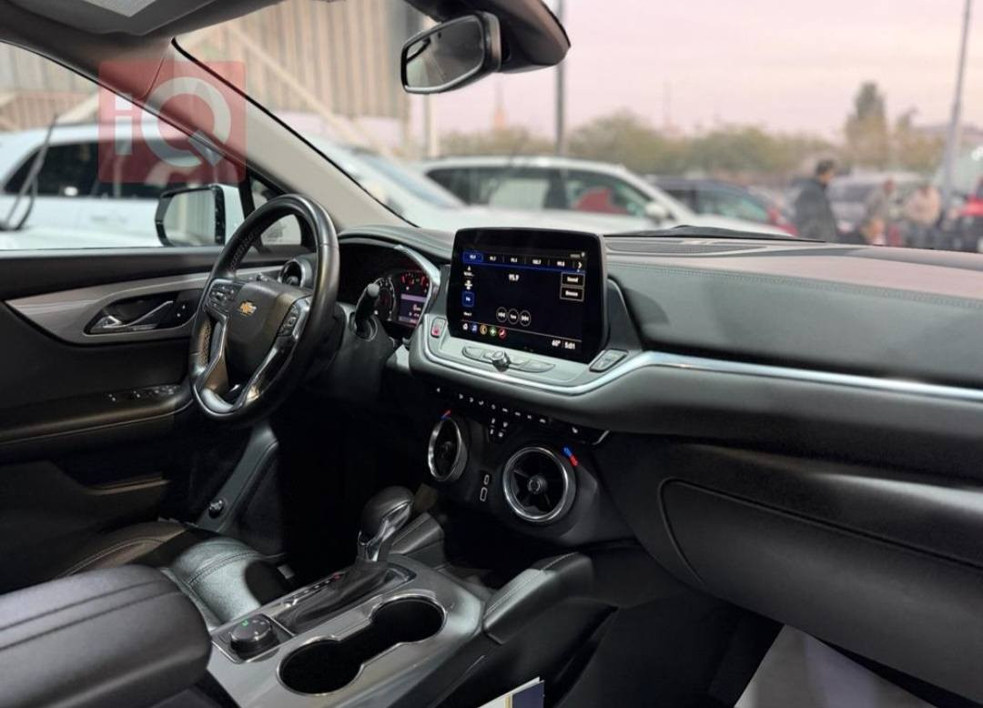 شوفرليت بلايزر LT3
موديل 2023..محرك V6
ماشي ٣٠ الف..مرقمة سليمانية 
باسمي..فول عدا الفتحة..
حادثها جامرلغ واحد وحافة 
البونيد..بدون دواخل..بجم 
كبس..
سعر 225$..موجود بكركوك 
***********
