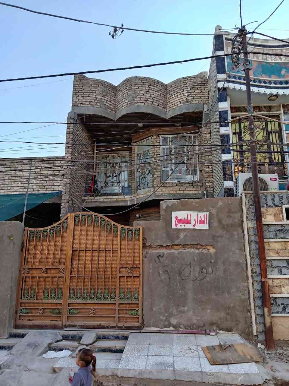 بسم الله الرحمن الرحيم 
دار للبيع مساحه 100م. (5×20)
الموقع: المشتل - شارع المدارس -فرع تومينيه المشتل - ثالث فرع ع يمنه. 
زراعي 
السعر;  95 مليون 
الرقم: ***********
