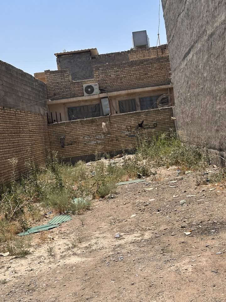 سلام عليكم قطع ارض للبيع مساحه 150 متر واجها 7ونص نزال 20 
العنوان الحسن العسكري ب زراعي مقابيل مدرسه التاجي الابتدائيه على الشارع لتواصل على الرقم ***********
