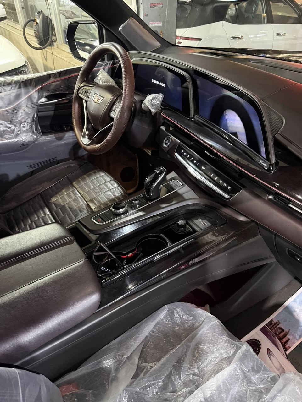 🇺🇲 CADILLAC ESCALADE Black Edition /Espresso🇺🇲
كاديلاك اسكاليد بلاك ايدشن

( خليجي وكاله )الموديل:2023

حجم المحرك : 6,2 لتر

عدد الاسطوانات : 8 سلندر 

المواصفات  : فول اوبشن            مقاعد مساج +تبريد +تدفئه مقاعد +مقاعد بقلاوه              تنده كنتاره.                                  لون الداخل اسبريسو 

* نظام هيدروليكي ( جكات )

* رادار امامي + مانع تصادم

* دخول ذكي للسياره + تشغيل بصمة + فتح صندوق السياره بحركة الرجل

* المقاعد كهرباء من الجلد الفخم + تدفئة وتبريد

* نظام رؤية محيطيه + كامرة داخليه Bird View

* فتحة السقف بانوراما 

* الإضاءة زينون + LED

* سستم صوت AKG 

السياره رقم بغداد 

***********

***********
