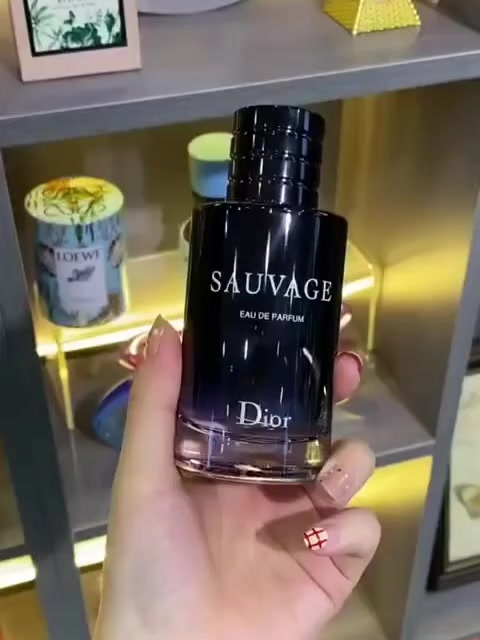 عطر سوفاج الفرنسي 🫦 SAUVAGE 

البرفيوم الأكثر مبيعاً واثارة بالعالم 🥇
عطر سوفاج اطلقته ديور للعطور وتميز بكونه اكثر العطور الرجالية اثارة🖤
 تركيبة جريئة وقوية تمنح الانتعاش والثقة للرجل وهو عطر الكلاسيكية الخالدة ورمز للذوق الرفيع🖤
حكاية من حكايات الجمال والأداء الخرافي وتناغم النوتات العطرية من أفخم العطور 🖤ثباتيـة تجنننن لفتـرة طويلة. 
رائحة تخطف الأنظار 🤩عطر ينبض بالإنتعاش 🔥
الـمنشأ / فـرنسا 🇫🇷 ماستر كوالـتي
#عطر_ديور_سوفاج 
#اكسبلور #explore #مشاهدات.


**إذا كنت صاحب هذا الإعلان وتريد حذفه لأي سبب، رجاءا أرسل رسالة إلى الدعم الفني**