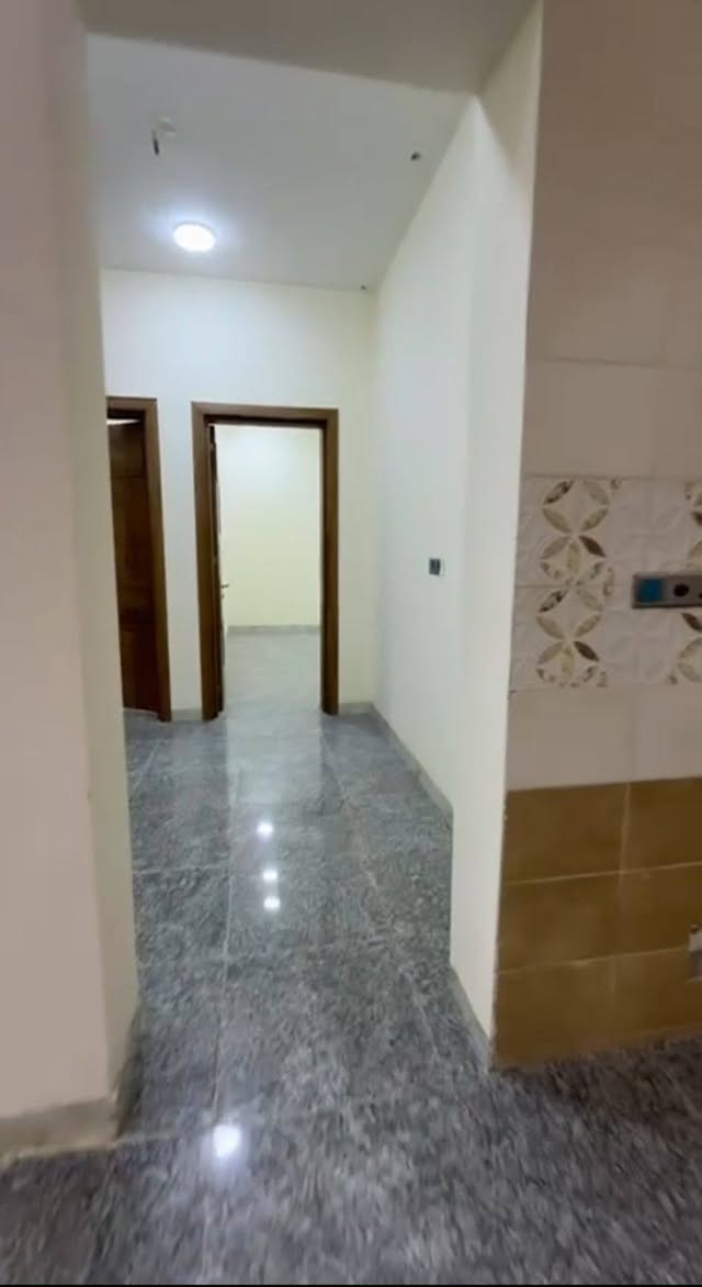 🌆 #شقة_حديثة_ارضية_للايجار 🌆
              سكني__تجاري
📍الموقع :- #المنصور _ حي المتنبي 

🔛المساحة :- 150 متر 

◾️تحتوي على :- مدخل _ صالة كبيرة _ مطبخ امريكي _ غرفتين نوم واحدة ماستر _ صحيات .

⁉️ لمعرفة الإيجار اكتب رقم 4بالتعليقات.

🌐للمزيد من العروض لطفاً الاشتراك بقناتنا على التليجرام :
https://t.me/Ajarty

🌐للمزيد من العروض لطفاً 
الاشتراك بقناتنا على واتساب  :
https://whatsapp.com/channel/0029VaDf8d14yltRzy5EwZ15

📍عنوان الشركة : حي الجامعة _ بداية شارع المركز 

📌للمعاينة والاستفسار : يرجى التواصل على الارقام التالية 📲
***********
***********
