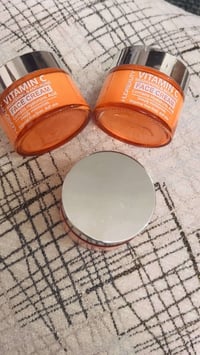 ابر النضارة • بدون حقن • مرطب فيتامين سي