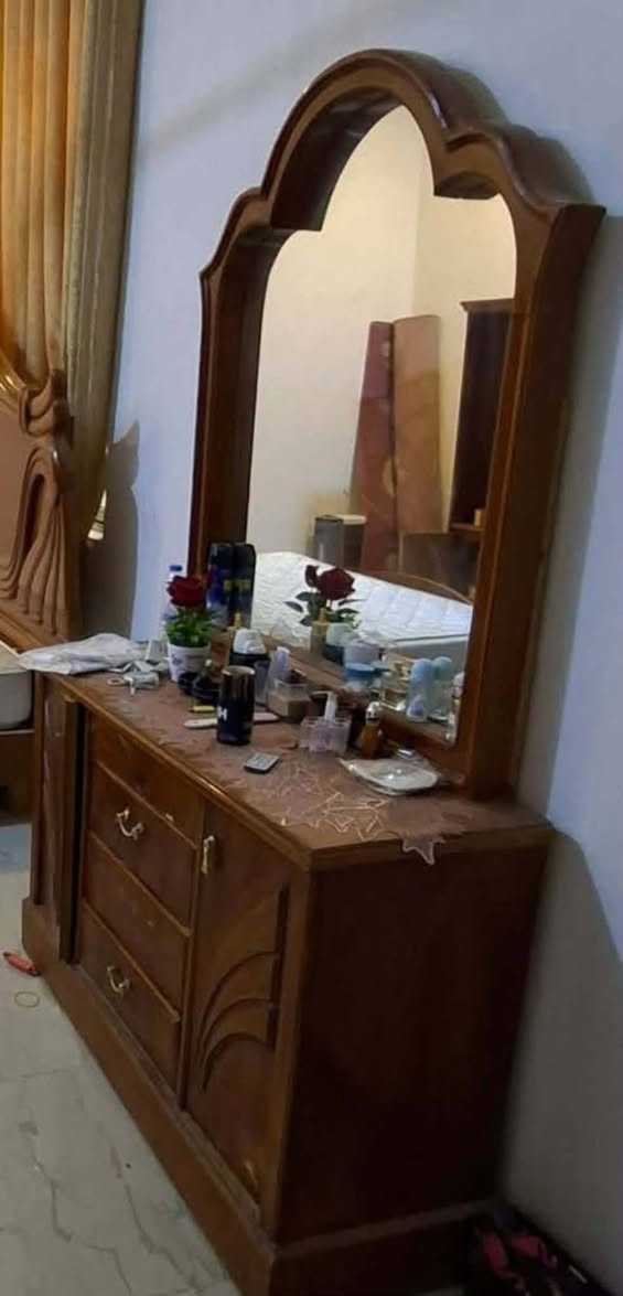 ميز نضد 3 ابواب نجاره سعره 60.     زاويه نجاره ب30  مرايه ب30 تاج جربايه 30


**إذا كنت صاحب هذا الإعلان وتريد حذفه لأي سبب، رجاءا أرسل رسالة إلى الدعم الفني**