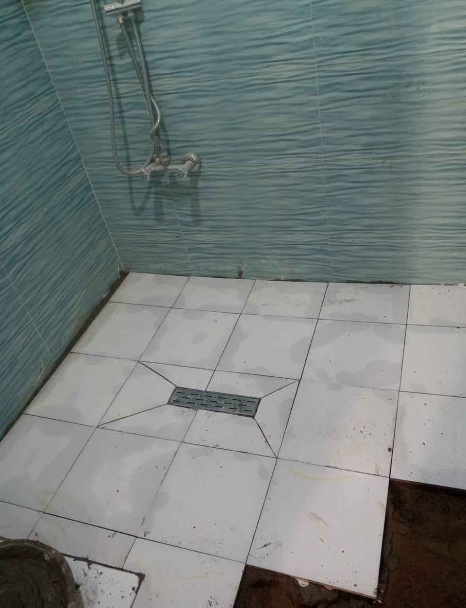 سلام عليكم خلفه متفرغ سيراميك بورسلين كاشي مرمر بآيات شغل درجه اولى واتساب ***********
