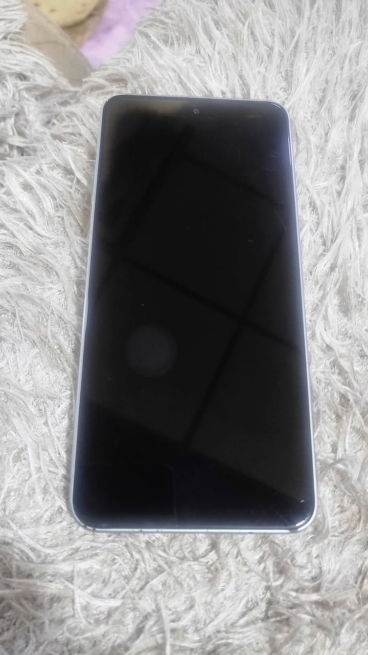 السلام عليكم للبيع تكنو بوفا ٧ الترا جهاز شرط ما مفتوح اخويه الجديد  ذاكرته ٢٥٦ رام ١٢ +٨. سعره ٢٢٥ بي مجال مكاني قادسيه الثانيه قرب حديقه السلام للستفسار ***********
