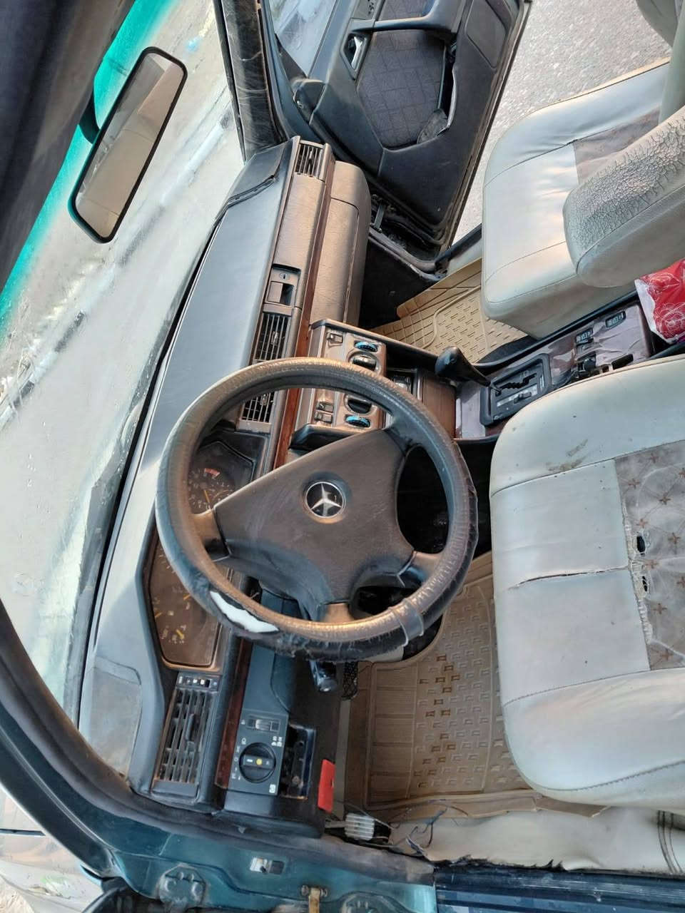 السلام عليكم مارسدس دب موديل ٨٦ محدث سنويتها ساقطه مكينتها vvti 2.5  كفاله والكير كفاله حدادتها خير من الله
تبريدها شغال ترايدك وين مايعجبك مصبوغ عام للجماليه  

السعر 55 بيها مجال وانا بالخدمه السياره مال بيت ابد ما متعوبه من الدوام للبيت .. مطلوبه 4 اوراق ينقص من سعرها 

***********
