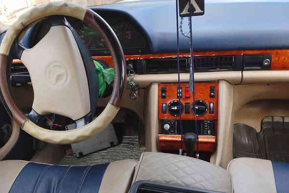 سلام عليكم مارسدس جانبو موديل 91 رقم
 بغداد بسمي سنويه لغاية سته وعشرين شهر ١١ طخم تاير كهربائيّة كله شغال تبريد شغال السعر  ٦٠ وبي مجال حك الجيه العنوان بغداد 
 رقم   الهاتف  ***********
