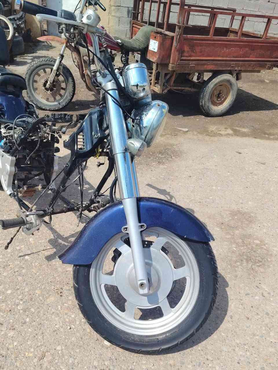 دراجه هارلي للبيع بدون مكينه كشن  تانكي كامله عوزها بس مكينه ***********
