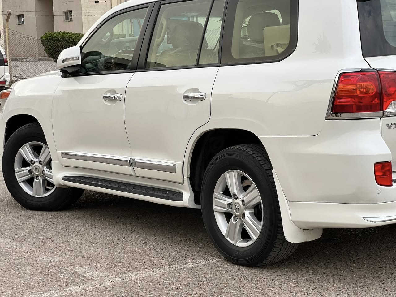 السلام عليكم
لاندكروز13 بريم ٨٥٧٠٠
كدامكم سونار
للاستفسار
‏***********
