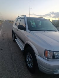 اسوزو ياباني موديل 2000 كير ومحرك بطة 3000الف تبريد شغال كير اوتوماتيك...