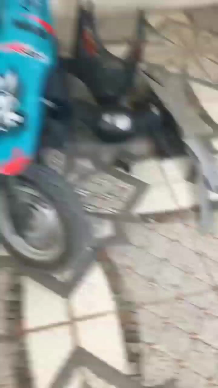 السلام عليكم دراجه للبيع دراجه 60 شلعه وسرعه اغراض كامله كل شي شغال سعر 250 بها مجال تواصل واتساب ***********
