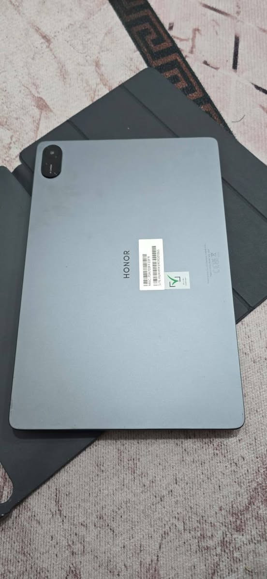 للبيع: تابلت HONOR Pad X8a (شاشة 11 بوصة)
الشاشة: حجم كبير 11 بوصة، دقة عالية FHD+، مع سلاسة 90Hz وميزة حماية العين.
المعالج: Snapdragon 680 ممتاز للدراسة، التصفح، والالعاب الخفيفة.
الذاكرة: 128 جيجابايت (مع إمكانية إضافة رام افتراضي لسرعة أعلى).
البطارية: عملاقة جداً بسعة 8300mAh تدوم طوال اليوم.
الصوت: 4 مكبرات صوت ستيريو لتجربة صوتية قوية ونقية.
النظام: أحدث نظام أندرويد 14 (واجهة MagicOS 8.0) يدعم فتح عدة تطبيقات معاً.
التصميم: هيكل معدني بالكامل، نحيف جداً وخفيف الوزن.
استخدام اقل الشهر السعر خاص 
***********
