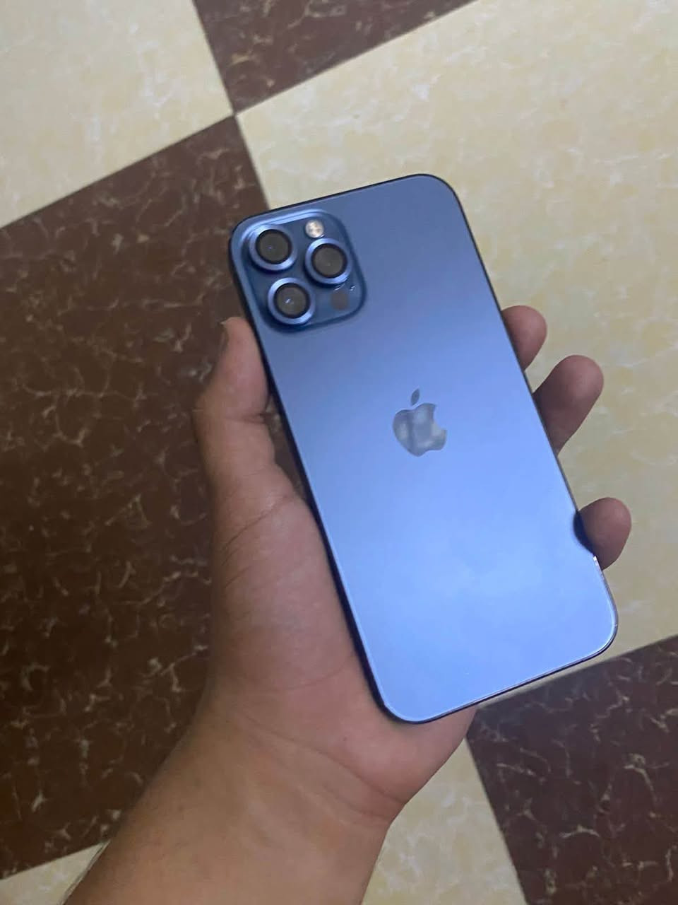 آيفون 12 برو ماكس 256
بطاريه 83 بشرط حاسبه بلاديه بدون رفع 
جهاز وتربروف مايعبر هوه يعني مامفتوح 
بي بس هذا الفطر بل كلاس الشاشه تبقه نفسها بس الجام مالتها تتبدل ب 15 ألف جهاز نضيف حيل 
بدون أي عيب كامرات دمعه بل شحن قطاره 
تك سيم كارت وأمريكي الجهاز 
سعره 450 ألف وبيه مجال 
عنوان كركوك 
***********
