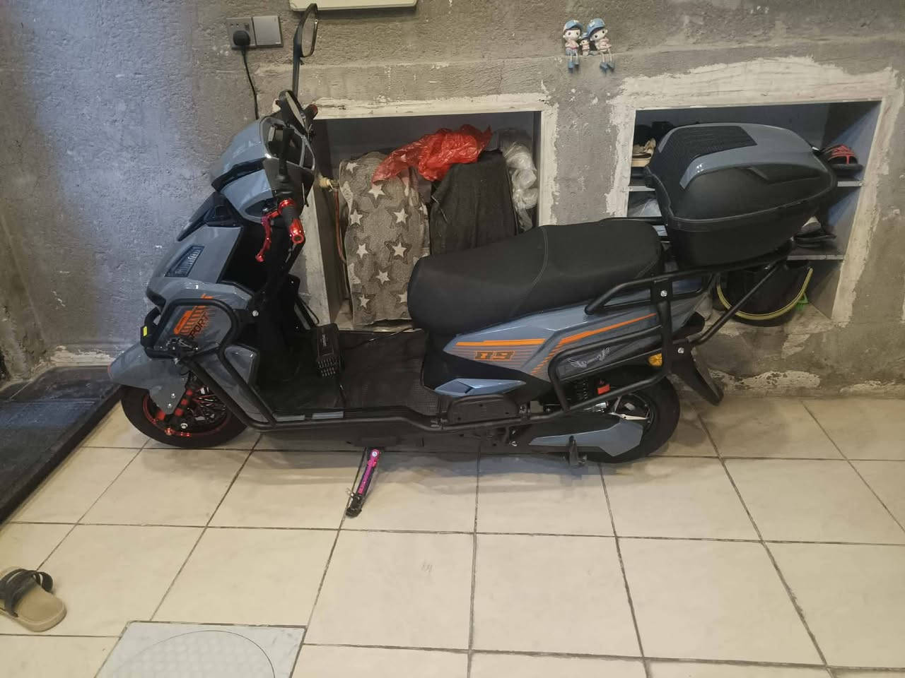 دراجة شحن سكنس رياضي
جديدة صار شهرين مشتريها بعدها بضمانها ضمانها 6 اشهر 
سرعة 100
6 بطاريات 
ويل رياضي
بريكات رياضية
استان رياضي 
السعر 850وبيها مجال 
رقم الهاتف ***********
