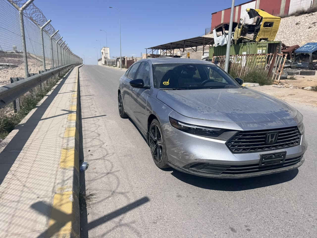 هوندا اكورد هايبرد  موديل 2024
 صنف  SPORT 
لون سلفر
محرك 2000cc هايبرد اقتصادي. 
أضافات 
فتحة بالسقف عدة حركات 
رادار 
مانع تصادم 
تحديد مسرب 
سمارت كي بصمة تشغيل 
بصمة فتح أبواب 
بصمة فتح صندوق الاخلفي 
تشغيل عن بعد عن طريق الريموت 
أضوية أمامي led 
اضوية خلفية led
هاند بريك كهرباء  
كاميرا خلفية 
كراسي كهرباء
حساس مطر 

( جاملغ بارد فقط )
صور الحادث مرفقه 
عداد السيارة 9 الاف فقط 
بحاله الوكاله
السيارة موجوده في المنطقه الحره عمان 
السعر داخل المنطقه الحره 185 ورقة
واصل الى اربيل 205 ورقة

 اعتذر عن المراوس بيع فقط 
للاستفسار الاتصال 

‭+964 782 915 3488‬
