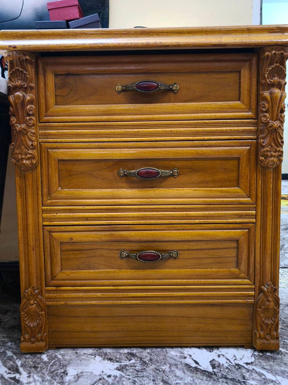 السلام عليكم غرفه صاج اخشاب عراقي 
جديده لوك السعر 2مليون وبيها مجال للطيبين
الرقم  صلاح الدين تكريت الشهامه 