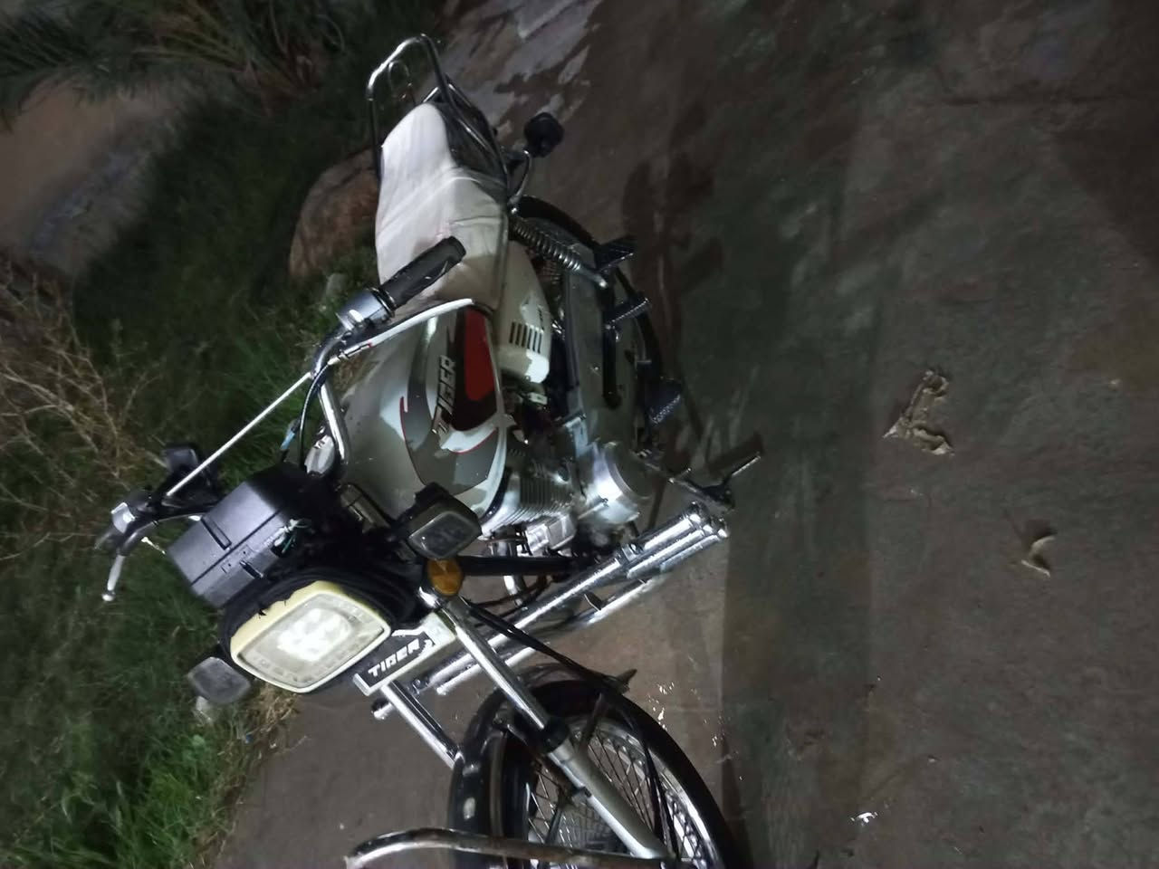 متاح تايكر 21 دراجه نضيفه مكاني الحديد ***********
