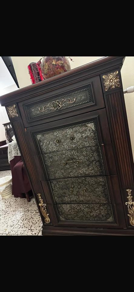 غرفة نوم تركية ماركة استقبال تكمة جدا جدا بدون اي اضرار بغداد حي الجامعة ***********  متوفرة فديو والتفاصيل للجادين فقط تواصل واتس اب
