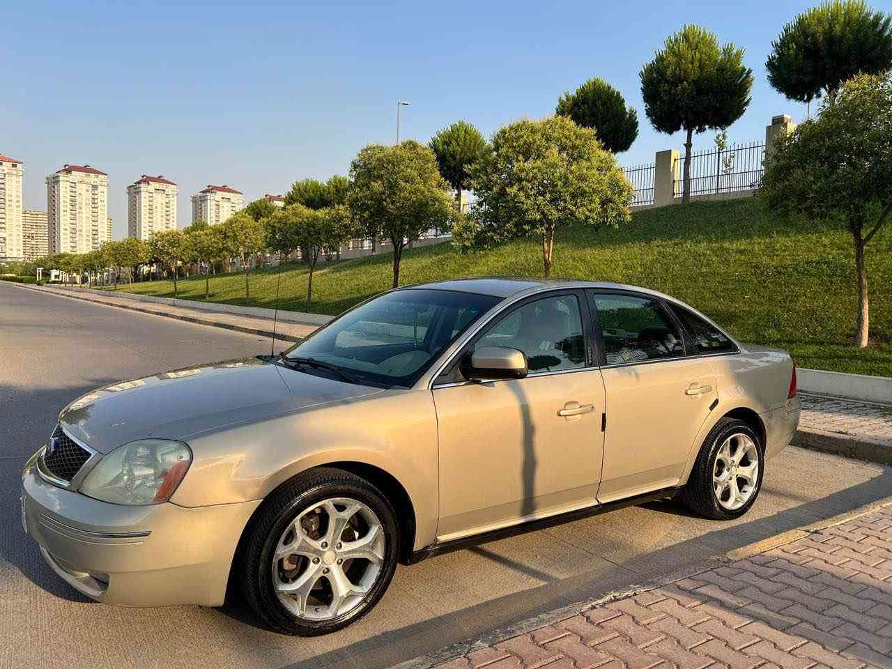 Ford five hundred (500)
مۆدێل ٢٠٠٧ بێ بۆیاخ سەیارەکە زۆر پاک ماوەتەوە 
٦ پستۆن مەکینە ٣.٠
سوکان ڤۆلیۆم
کوشن کارەبا
تەبرید مەرکەزی
٦ سیدی
گێڕ و مەکینەی زۆر بێ کێشەیە، سەیارەکە ٢ دەستە لە ٢٠١٢ ەوە لای خۆمانە وەک شەریکە ماوەتەوە لۆک لۆکە، رەقەم و سەنەوی تازەیە تەحویل و غەرامە بە شەرت
سعری ٦٧ گەڵاو مەجالێکی کەم
رەقەم تەلەفون: *********** السليمانية, العراق
