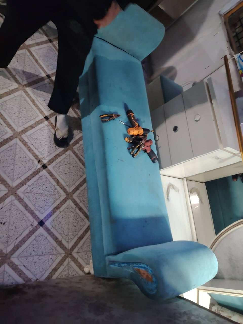 سلام عليكم اخوان
✅غرفه 9 قطع ضخمه

✅حجم الكنتور 240 

⬇️حجم جربايه 350 

✅معه كومديات 

✅ميز توليت 

✅درور 

✅مرايه عاموديه 

✅طابوريه 

✅شازلون 

⬇️اي استفسار 

✅رقم *********** 

ملاحظه اغراض الجربايه الاطار مالتها كامله اي نقص ما بيها

ملاحظه الغرفه نظافتها 70%
سعر ما عده توصيل 440
