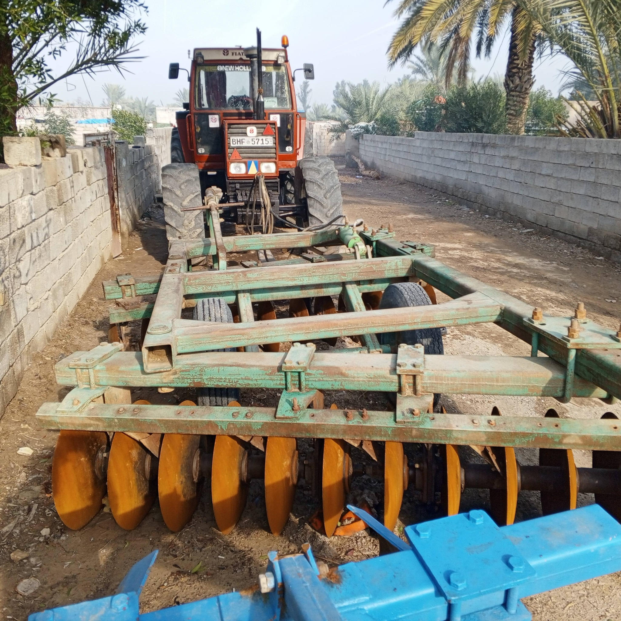 السلام عليكم دسك للبيع حجم 24 حدادي مال عباس مهضر جاهز لشغل مابي لحيم ولافطر دسك جاهز لشغل صوجه نص كفخات كامله مكان واسط الصويره الاستفسار عل رقم *********** # السعر 4800 وبي مجال قليل
