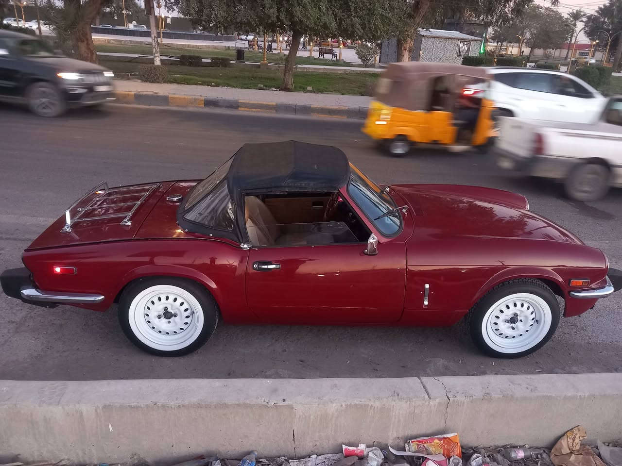 مرحبا شباب
سياره كلاسك بريطانيه 
اسمها ترويمف(سبيتفاير 
للبيع 
موديل ١٩٧٨ 
كشف 
كلش نضيفه مكينه وكير تخبل مكفولات بيها شلعه 
ومعدل تشك الكاع 
اربعه سلندر 
جاهزه من كلشي مابيها نقص برغي مصبوغه عام جماليه 
رقم اربيل نكليزي 
السعر 138 وبيهة مجال
موجوده بلغدير مقابل شقق زيونه
*********** ابو علي
