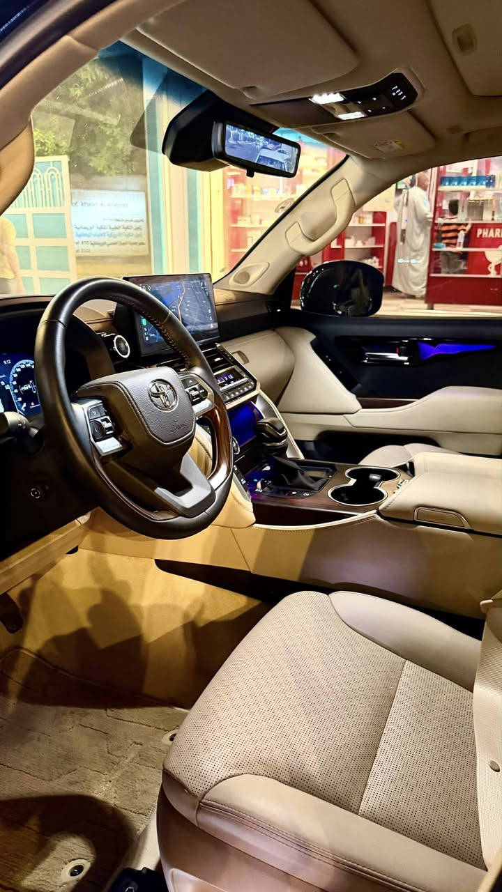 السلام عليكم 
لاندكروز VX 2025 لمتدد S بلاك ادشن 
محرك 3500 تون تيربو وكالة جيهان زيرو ماشيه 4 الف كيلو مغلفه افلام ابواب شفط كشنات تدفئة تبريد داخل بيجي ٣ شاشات سستم صوت JBL لدات داخلية متغيرة الالوان كامرة ٣٦٠ رادار امامية خلفي جانبي وثلاجة وسطية حماية ppf بالكامل يم NVN ضمان ١٥ سنة حتى القماره والجام تظليل وبيها باج تظليل بي سنه مدفوع كامل مع درع جام جلاتيني للجامة الامامية 
بيع او مراوس ويا تاهو خليجي حصراً
***********
السيارة رقم اربيل تحويل ثاني يوم 
مكانها بغداد

