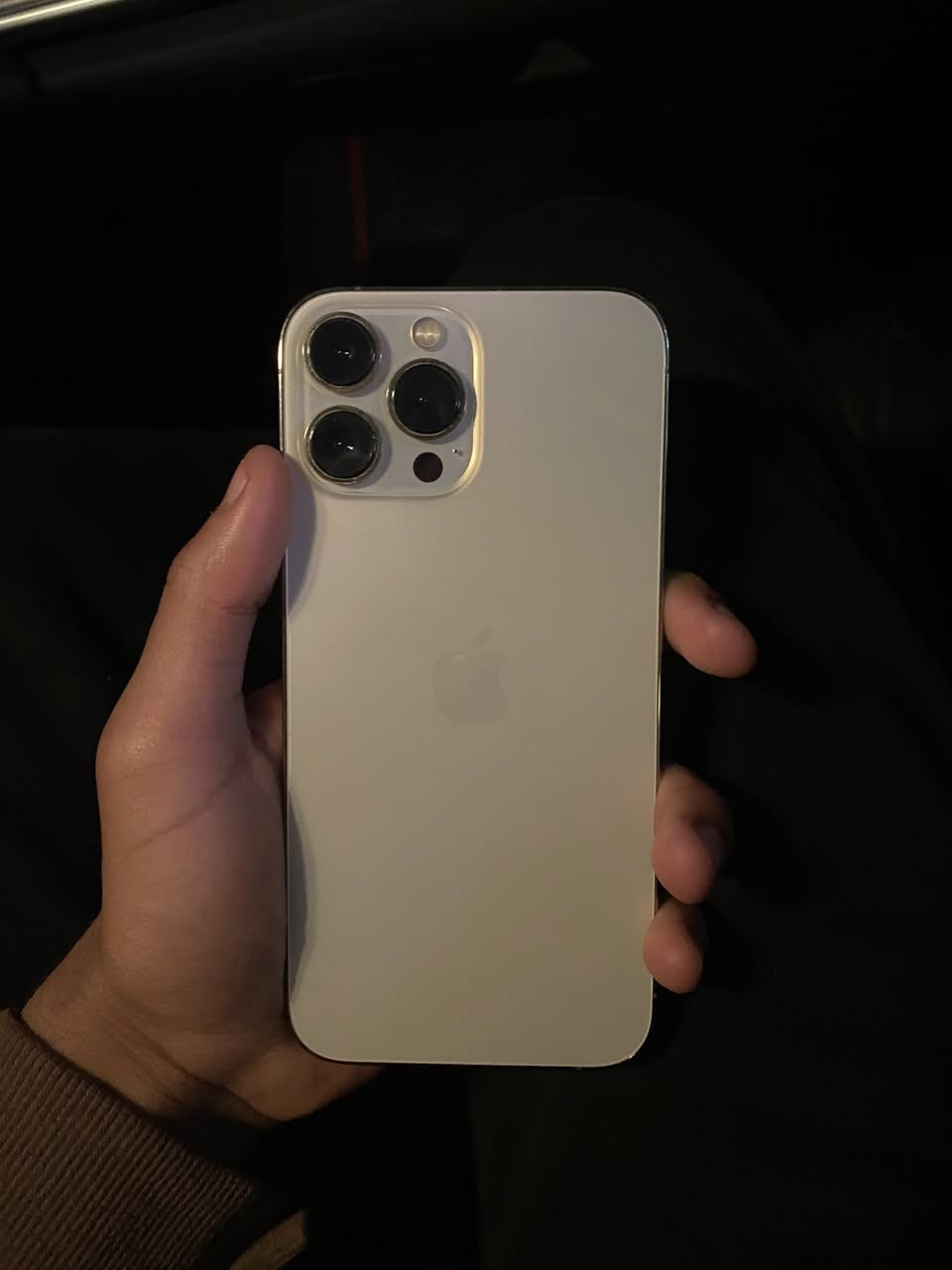 سلام عليكم للبيع ايفون 13برو ماكس ممفتوح نضيف فيس ايدي شغال بطاريته 89 ذاكرة 256   السعر 700 وبي مجال حك الجية مكاني بغداد الغزالية الرقم ***********

