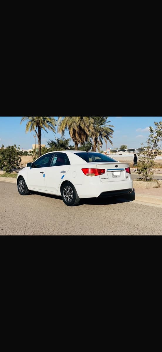 سيراتو 2012 خليجي
محرك 1600 دوش
كير 6 نمر 
ماشيه 148 حقيقي 
شاشة وكامرا 
تحكمات استيرن
اشاير بلمري 
السياره بيهه قطع صبغ اثر طخطخات  صار الهه عندي 3 سنوات  بائسمي تحويل مباشر سياره احلى من الصور مكان السياره بغداد السعر 100 وبيهه مجال بسيط جدا للستفسار ***********
